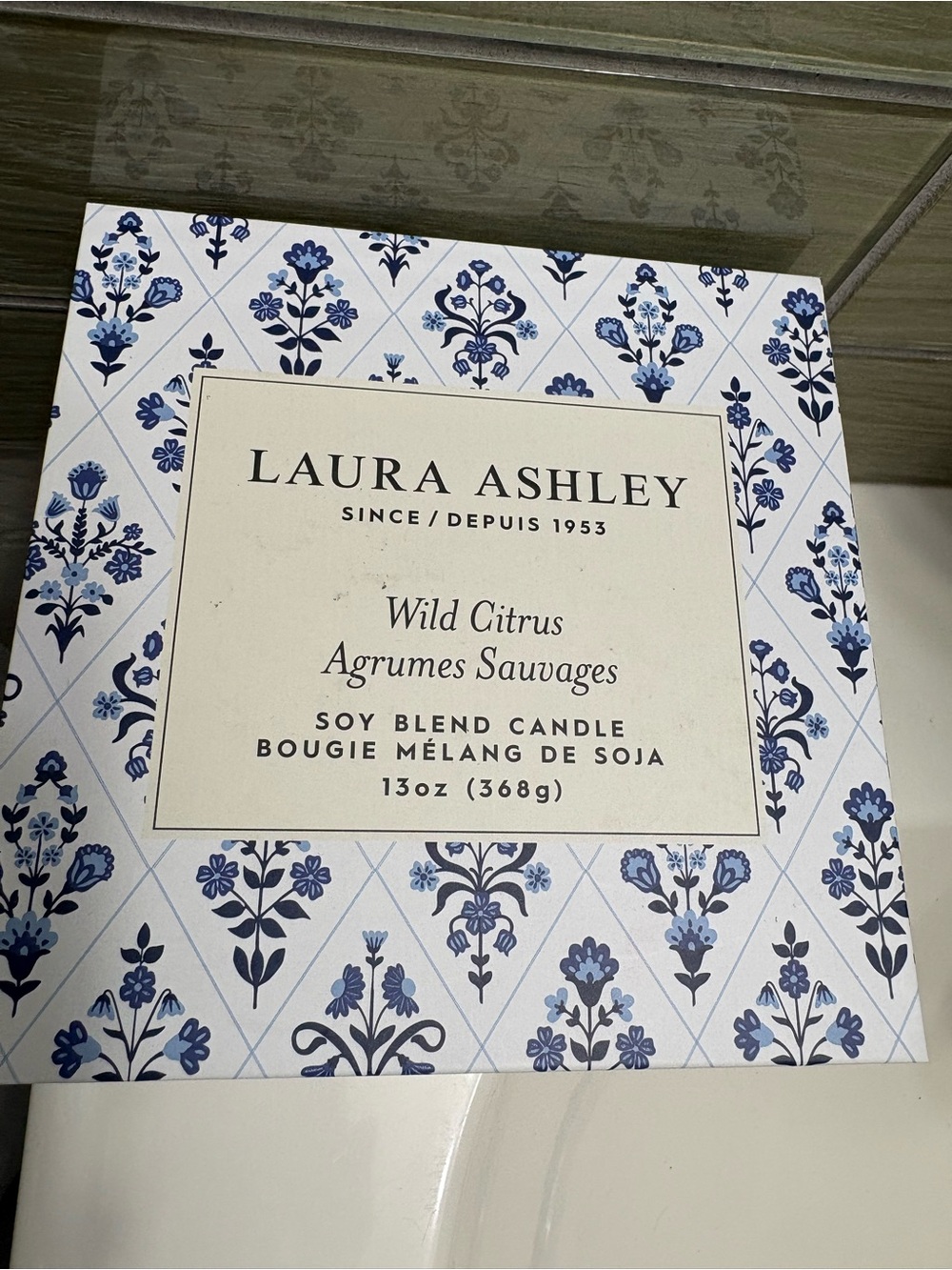 Laura Ashley Blue & White Wild Citrus Decorative Soy Candle - Picture 3 of 4
